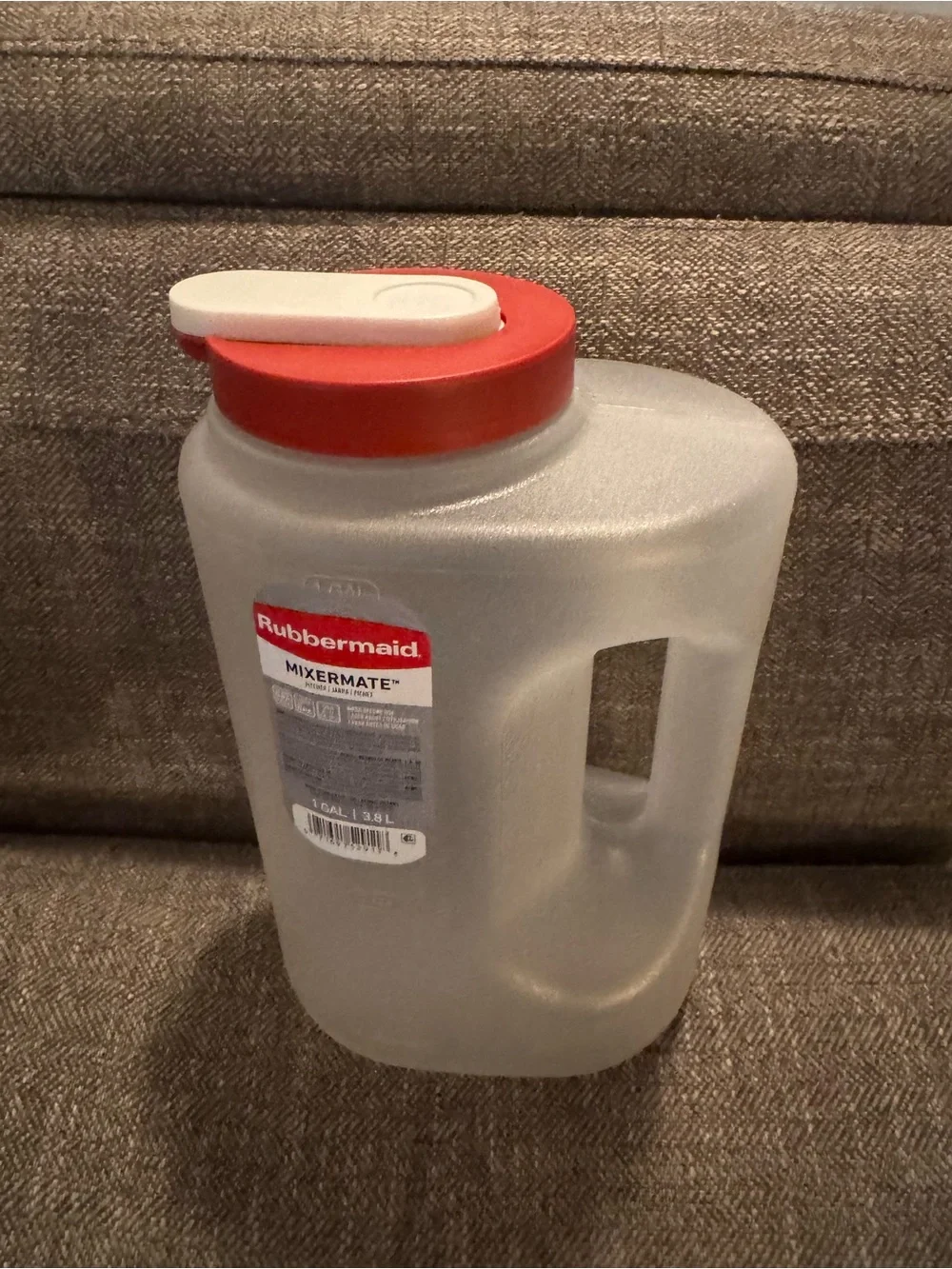 Rubbermaid Frosted White Mixer Pitcher with Red Screw Lid 1 gallon New